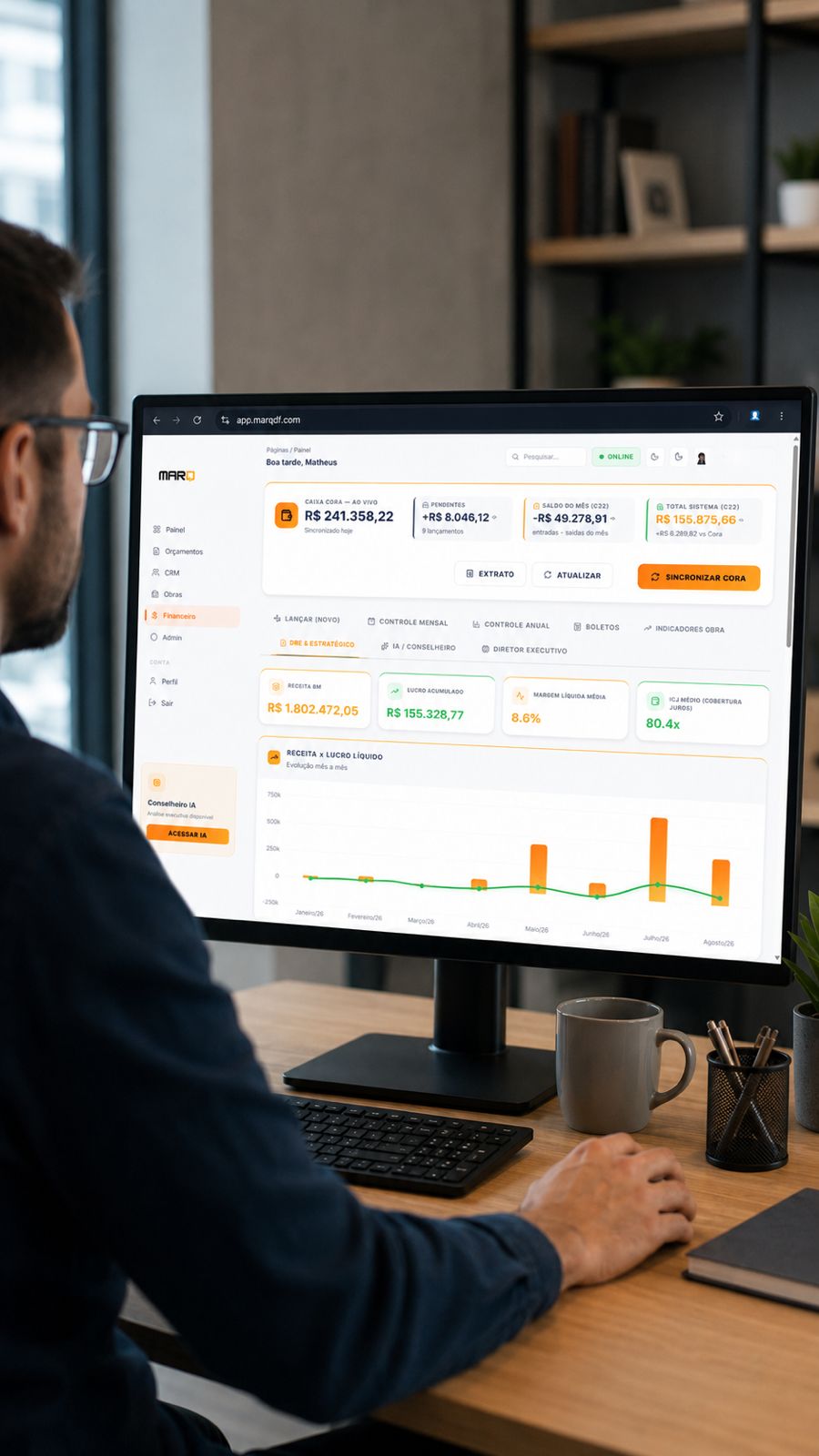 Monitor com o painel de gestão da MarQ